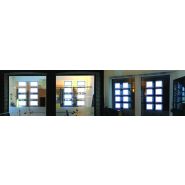 Support d'affiche LED au design élégant et robuste