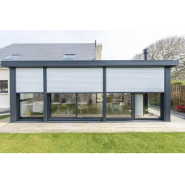 Véranda en aluminium sur mesure avec volets roulants ou brise-soleil orientables - Gamme COCOON Véranda en aluminium sur mesure avec volets roulants ou brise-soleil orientables - Gamme COCOON