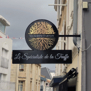 Enseigne Drapeau Lumineuse Ronde avec partie rectangulaire Plexiglas Diffusant - Noir, Diam : 50 cm, partie rectangle :  L 85 cm