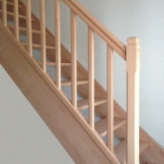 Escalier droit sur mesure traditionnel en bois | oÉba
