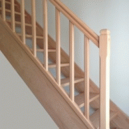 Escalier droit sur mesure traditionnel en bois | oéba