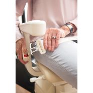 Monte-escalier électrique avec boutons d'arrêt d'urgence et des ceintures de sécurité Monte-escalier électrique avec boutons d'arrêt d'urgence et des ceintures de sécurité