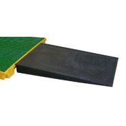 Rampe d'accès en polyéthylène pour plateforme de rétention - 1200x800x150 mm - insensible à la corrosion Rampe d'accès en polyéthylène pour plateforme de rétention - 1200x800x150 mm - insensible à la corrosion