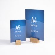 416-234 - porte-affiche sur socle bois avec vis nylon - etiq création - format du visuel : a4 (21 x 29,7 cm)
