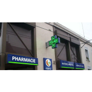 Croix de pharmacie, symbole incontournable pour les professionnels de la santé