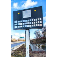 Panneau de signalisation à message variable pour alerter et informer l'usager sur les aléas de la circulation (bouchon, accident, déviation)