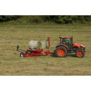 Enrubanneuse Kverneland avec bras de chargement hydraulique latéral