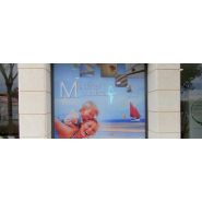 Vitrophanie sur mesure, idéal pour transformer une vitrine en une grande surface d'affichage imprimée - OUEST ENSEIGNES_1