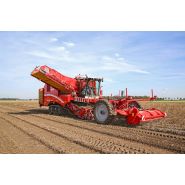 Récolteuse performante avec trains de chenilles pour protection du sol