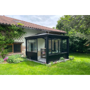 Véranda classique, avec toiture rectangulaire à facettes rayonnantes - Double pente - Grenat Véranda classique, avec toiture rectangulaire à facettes rayonnantes - Double pente - Grenat