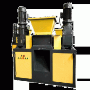 Broyeur industriel double arbre multi-matériaux avec motorisation 2×7,5 kW et 20 couteaux en acier allié - MBR400 Broyeur industriel double arbre multi-matériaux avec motorisation 2×7,5 kW et 20 couteaux en acier allié - MBR400