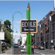 Totem ecole 1 crayon et ardoise