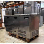 Saladette réfrigérée 3 portes avec dessus granit - Matériel d'occasion - Groupe incorporé, Thermostat électronique, Dégivrage automatique, Construction tout inox Saladette réfrigérée 3 portes avec dessus granit - Matériel d'occasion - Groupe incorporé, Thermostat électronique, Dégivrage automatique, Construction tout inox