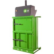 Presse à balles moyenne, V8 - Compacteur vertical pour volumes moyens de déchets recyclables. Presse à balles moyenne, V8 - Compacteur vertical pour volumes moyens de déchets recyclables.
