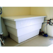 Bac à eau 2200L - stratifié verre résine - avec couvercle - dimensions L2100 x l1350 x h1200 - finition grège RAL9002 Bac à eau 2200L - stratifié verre résine - avec couvercle - dimensions L2100 x l1350 x h1200 - finition grège RAL9002