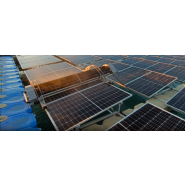 Robot nettoyeur pour centrales solaires flottantes - WetSlider F - Adaptation aux panneaux, franchissement jusqu'à 42 cm, brosse 300 t/min Robot nettoyeur pour centrales solaires flottantes - WetSlider F - Adaptation aux panneaux, franchissement jusqu'à 42 cm, brosse 300 t/min