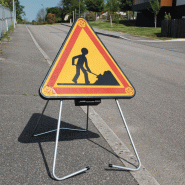 Panneau Triflash AK - Signalisation temporaire lumineuse pour chantiers et zones de travaux Panneau Triflash AK - Signalisation temporaire lumineuse pour chantiers et zones de travaux