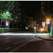 Système d'éclairage et de signalisation interactif pour passages piétons.