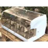 Machine à café professionnelle WEGA Polaris semi-automatique 3 groupes Machine à café professionnelle WEGA Polaris semi-automatique 3 groupes