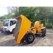 Dumper en location équipé de 4 roues motrices avec déchargement frontal - 1680L / C.U 3000KG