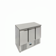 Saladette réfrigérée à 3 portes. Thermostat électronique. Dégivrage automatique. Dimensions 136,5x70x85(h) cm. ForCold by FIMAR G-S903TOP-FC - 239