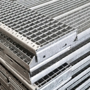 Marche caillebotis - 600 x 240, 30 x 30