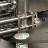 Doseur volumétrique pneumatique avec tête liquide Doseur volumétrique pneumatique avec tête liquide