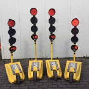 Feux de chantier par 4 - Affichage à leds lisible à 40m - Interface infrarouge