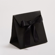 Pochette cadeau carton noir avec ruban noir satiné 10x6,5x10cm - par 10