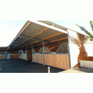 Box ouverture intégrale poteaux métal - BOXINT026 - LCI Cheval - Avancée de 3,00 m - Bois Douglas 48 mm - Hauteur 2,30 à 2,80 m