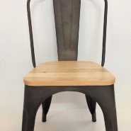 Chaise en metal factory - edition assise bois - antique rustic mat Chaise en metal factory - edition assise bois - antique rustic mat