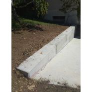 Blocs béton résistants pour structures de soutènement