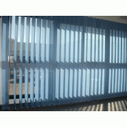 Store à lames verticales brises-soleil