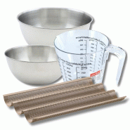 Set pâtisserie avec moule perforé 3 baguettes 38,5 x 24,6 cm en acier, 2 bols à mixer, verre mesureur et spatule Zenker - jaune métal 3176239937862