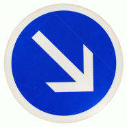 Panneau d'obligation B21a1 - Contournement obligatoire par la droite - Panneau de prescription Panneau d'obligation B21a1 - Contournement obligatoire par la droite - Panneau de prescription