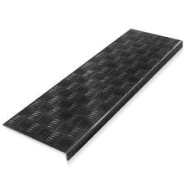 Couvre-marche antidérapante en caoutchouc pour escalier - à pastille, à picot, à profilé larmé ou caillebotis Couvre-marche antidérapante en caoutchouc pour escalier - à pastille, à picot, à profilé larmé ou caillebotis