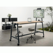 Table connectée Social Table sur roulettes avec support TV Table connectée Social Table sur roulettes avec support TV