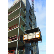 Ascenseur de chantier 2000 kg, avec ouverture toute largeur pour approvisionnement de palettes - disponible en location