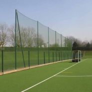 Filet pare-ballons sur mesure - Protection pour terrains sportifs