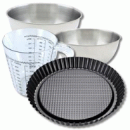 Set pâtisserie avec moule à tarte renversée 30 cm, 2 bols à mixer, verre mesureur et spatule Zenker - noir métal 3176239937527