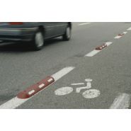 Séparateurs de voie en granulat SBR recyclé - bandes réfléchissantes blanches - dimensions 1000x150x60 mm