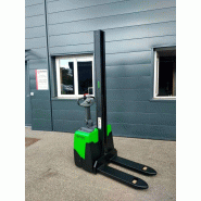 Gerbeur électrique CESAB S110 E002098 - disponible en occasion et en location de courte à longue durée Gerbeur électrique CESAB S110 E002098 - disponible en occasion et en location de courte à longue durée