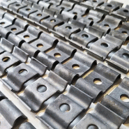 Attache supérieure pour caillebotis acier galva - maille 30 x 30mm