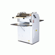 Machine à mouler le pain avec deux cylindres de 500 mm, capacité de pâte 20-1000 g 840x740x1200 mm - VIRTUS - 0615402499279 Machine à mouler le pain avec deux cylindres de 500 mm, capacité de pâte 20-1000 g 840x740x1200 mm - VIRTUS - 0615402499279
