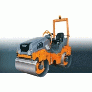 Rouleau vibrant 2.5T - 1m - Moteur diesel Kubota D1503-M-E3B - Arrosage par pression Rouleau vibrant 2.5T - 1m - Moteur diesel Kubota D1503-M-E3B - Arrosage par pression