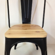 Chaise en metal factory - edition assise bois - noir mat Chaise en metal factory - edition assise bois - noir mat