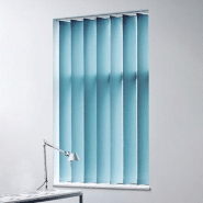 Store à bandes verticales sur mesure, lames largeur 127 mm en polyester occultant coloris bleu Store à bandes verticales sur mesure, lames largeur 127 mm en polyester occultant coloris bleu