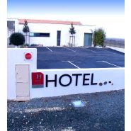 Enseigne en lettres découpées sur mesure, pour donner du relief et améliorer la lisibilité de votre marque - OUEST ENSEIGNES_1