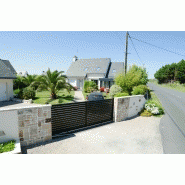 Portail coulissant à rail raz / simple vantail / droit / ajouré / en aluminium_1