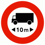 Panneau d'interdiction B10a - Accès interdit aux véhicules dont la longueur est supérieure au nombre indiqué - Fabriqué en résine thermoplastique recyclable Panneau d'interdiction B10a - Accès interdit aux véhicules dont la longueur est supérieure au nombre indiqué - Fabriqué en résine thermoplastique recyclable